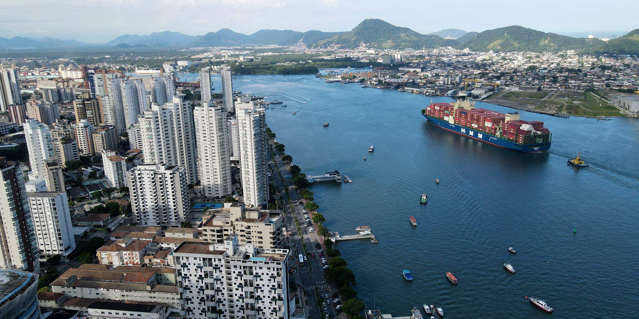 Em conjunto com Associação dos Engenheiros e Arquitetos de Santos, uma meta é uso sustentável do mar