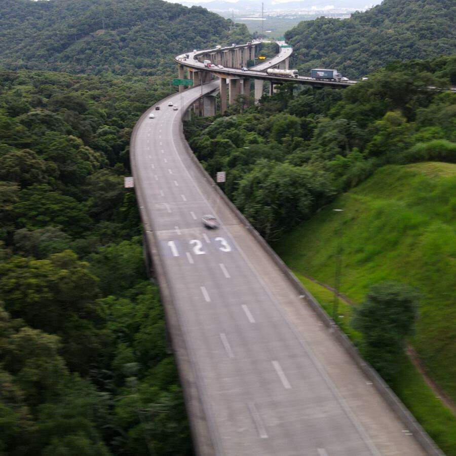 Rodovia dos Imigrantes: projeto criaria rota alternativa para fluxo de caminhões