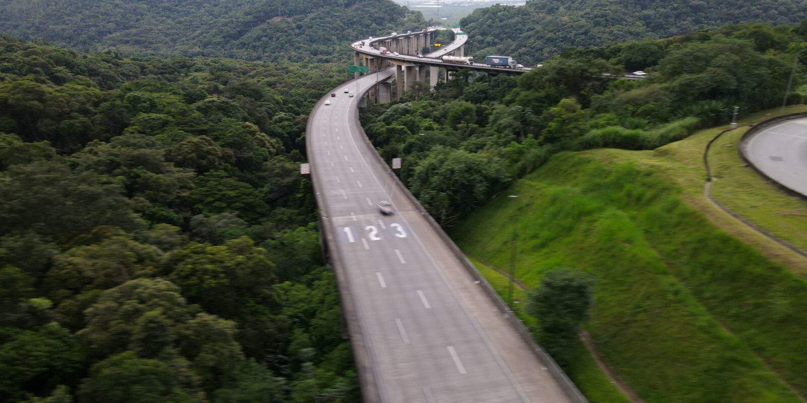 Rodovia dos Imigrantes: projeto criaria rota alternativa para fluxo de caminhões