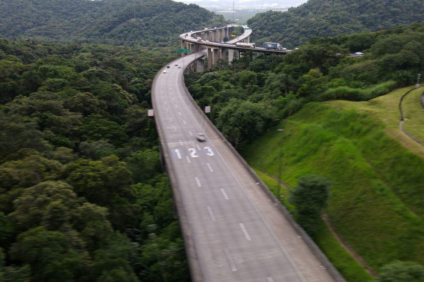 Rodovia dos Imigrantes: projeto criaria rota alternativa para fluxo de caminhões
