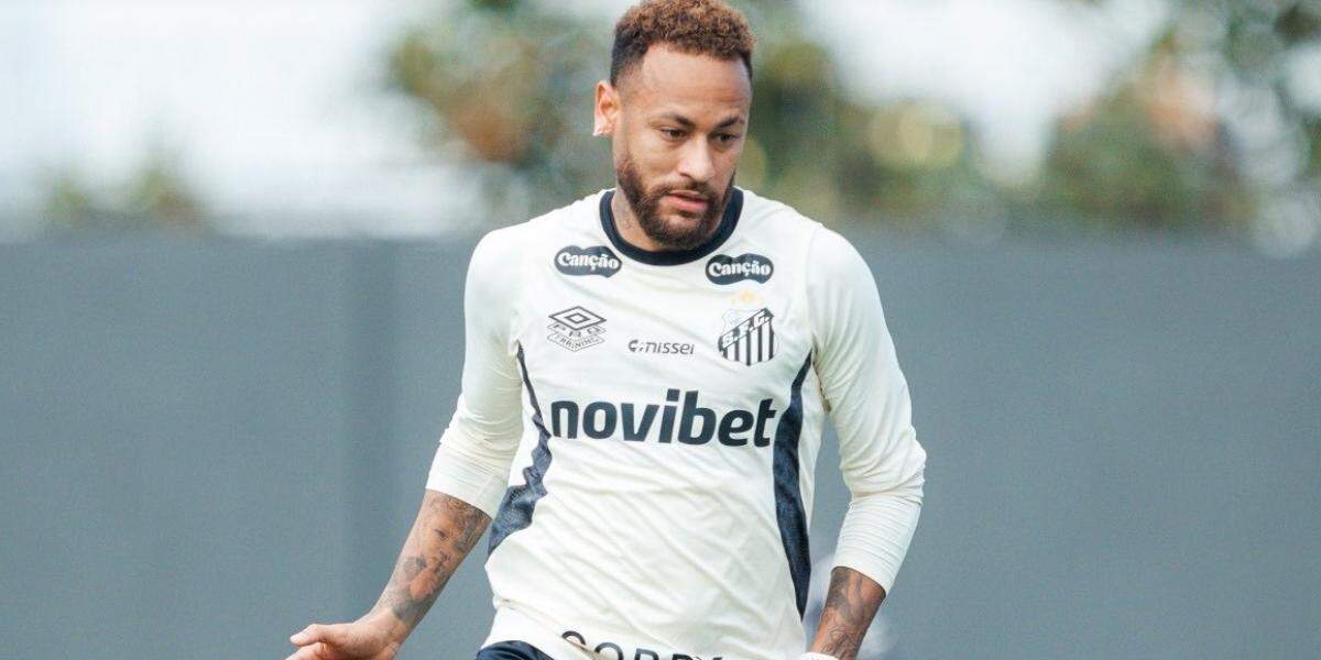 Neymar em ação durante treino do Santos