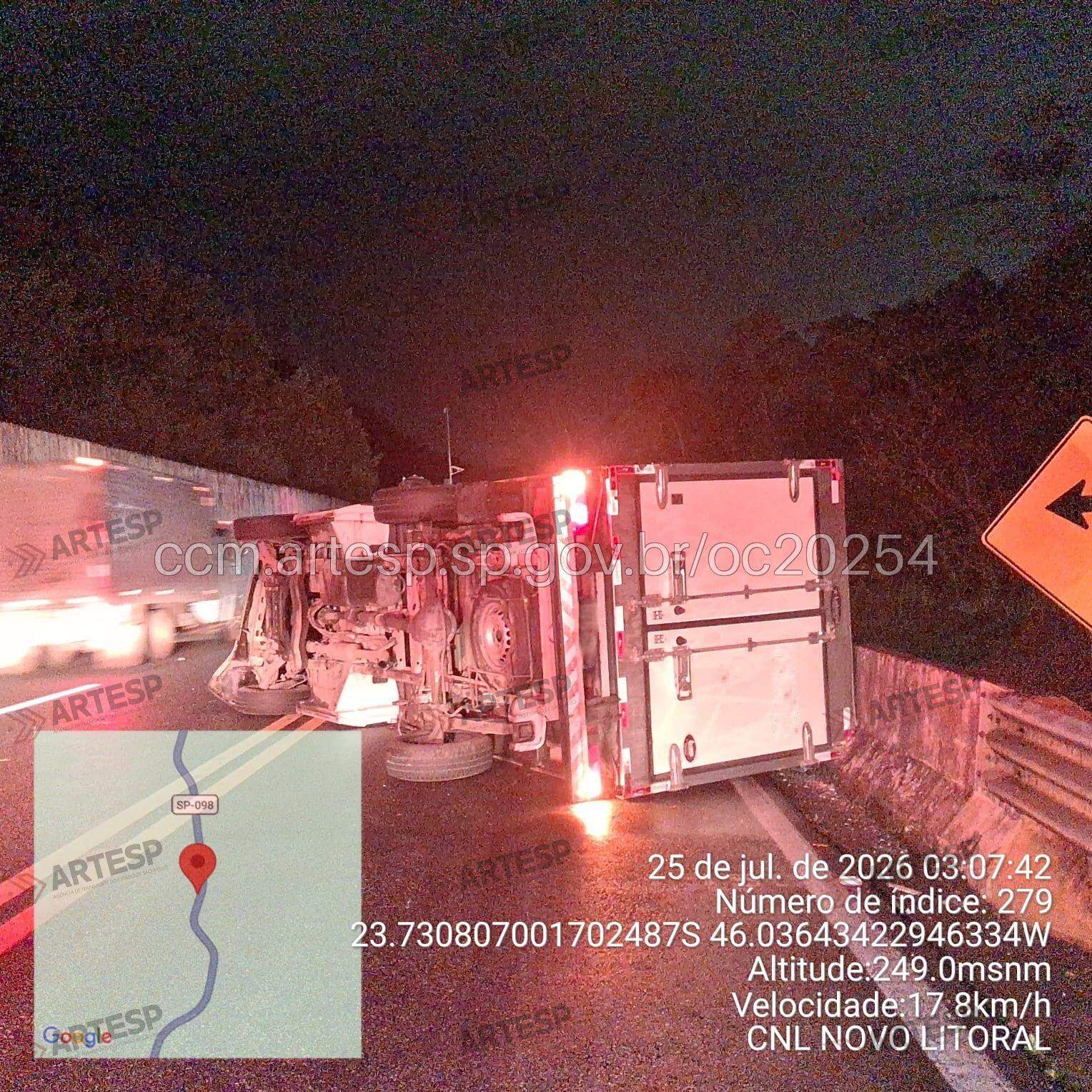 Acidente bloqueou todas as faixas da rodovia