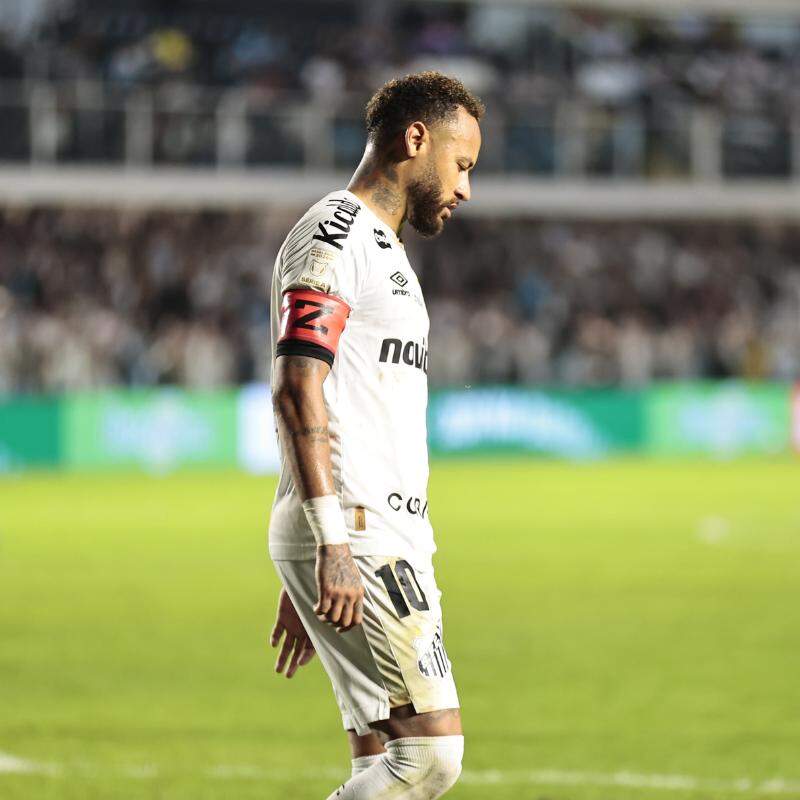 Neymar recebeu o terceiro cartão amarelo contra a Chapecoense