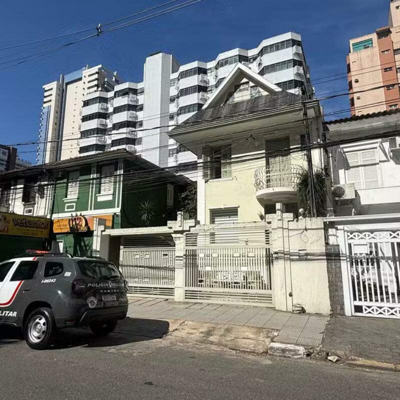 Casa localizada no bairro Pompéia foi invadida nesta quarta-feira (29)