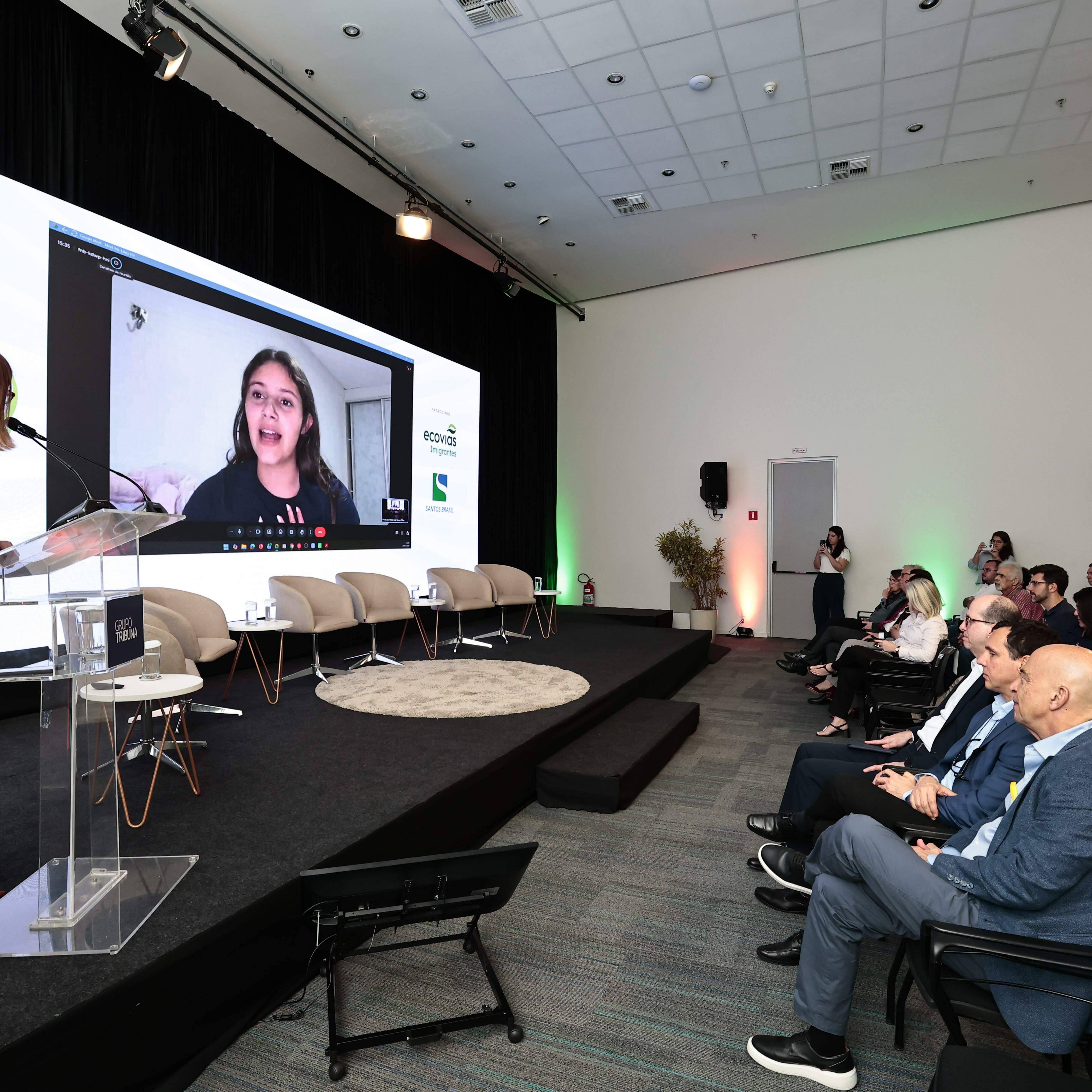Entre os participantes da discussão, promovida pelo Grupo Tribuna, estava a ativista Mavi Brilhante, que, à distância, expôs suas impressões