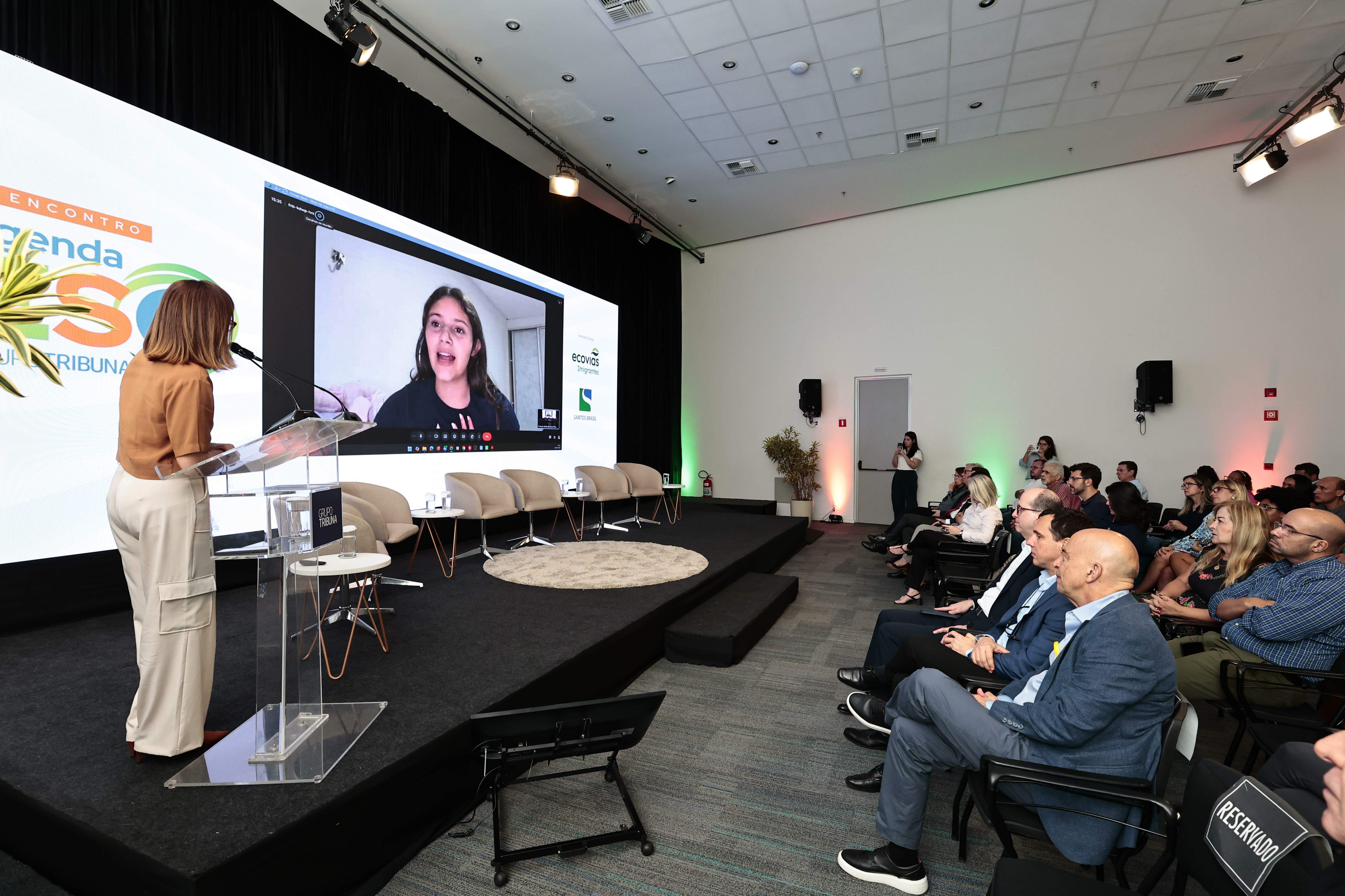 Entre os participantes da discussão, promovida pelo Grupo Tribuna, estava a ativista Mavi Brilhante, que, à distância, expôs suas impressões