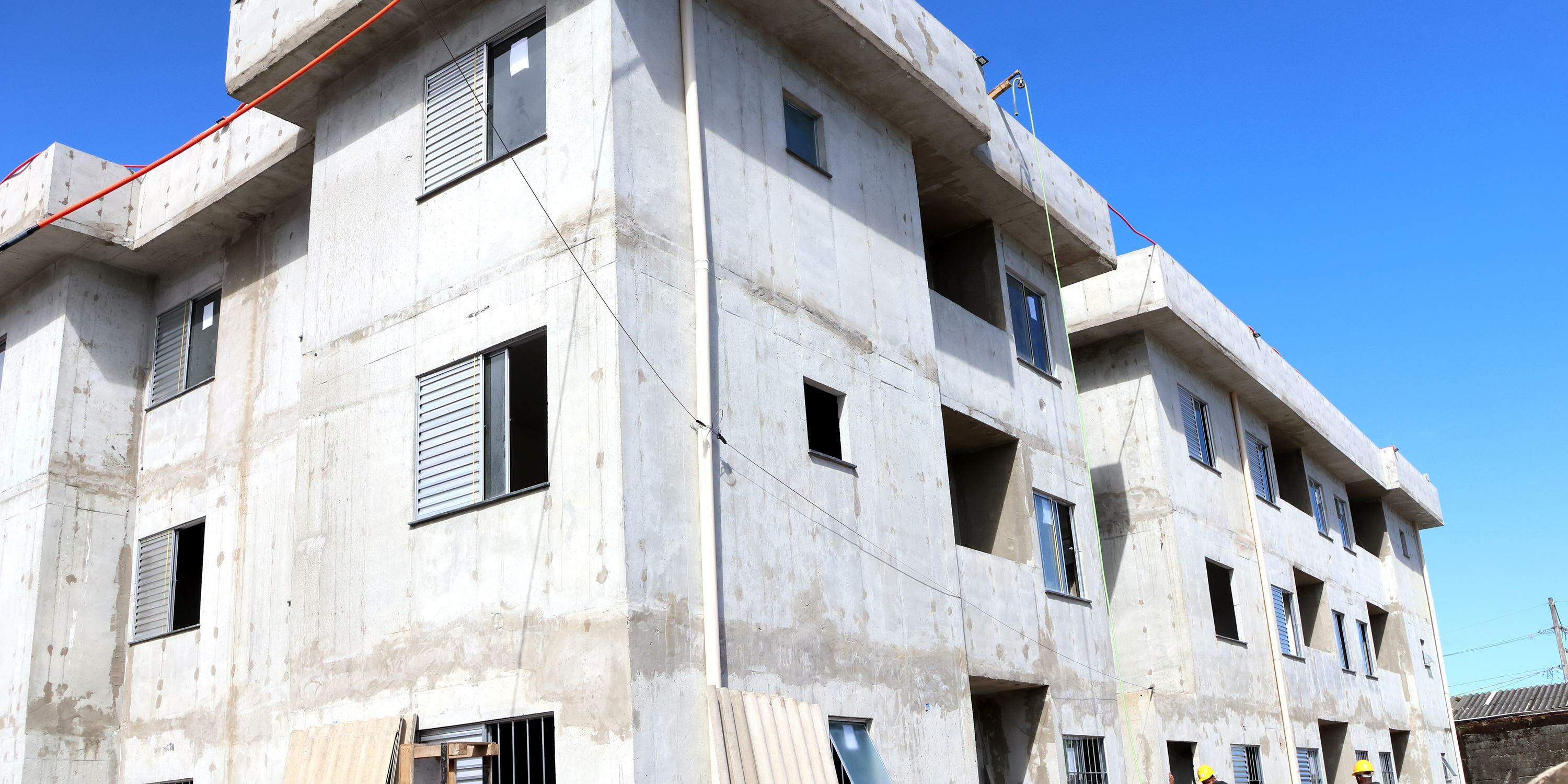 Três conjutos habitacionais estão sendo construídos em Praia Grande, no litoral de São Paulo