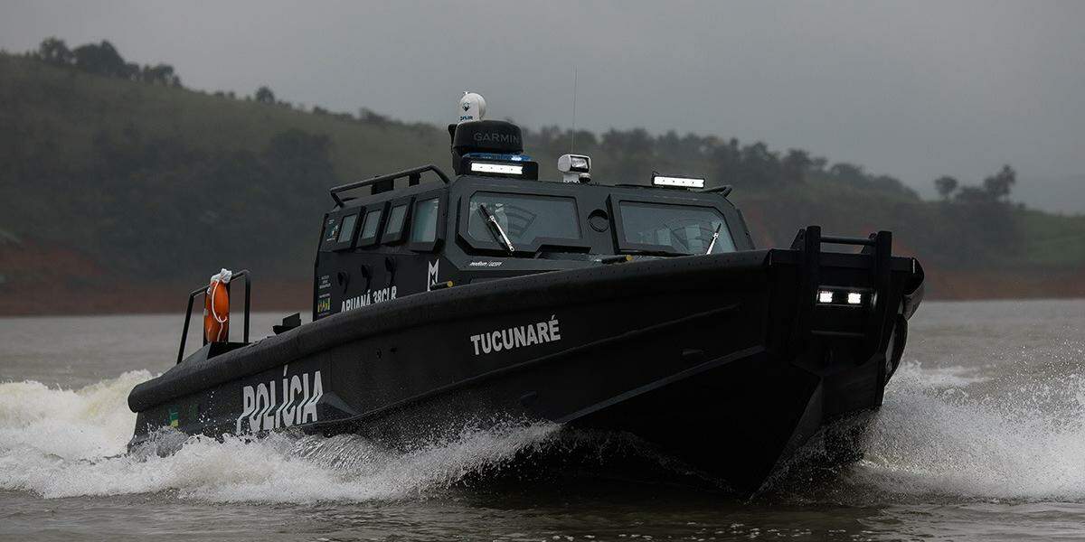 The image shows the model of the new armored patrol boats that will be used for policing operations at the Port of Santos