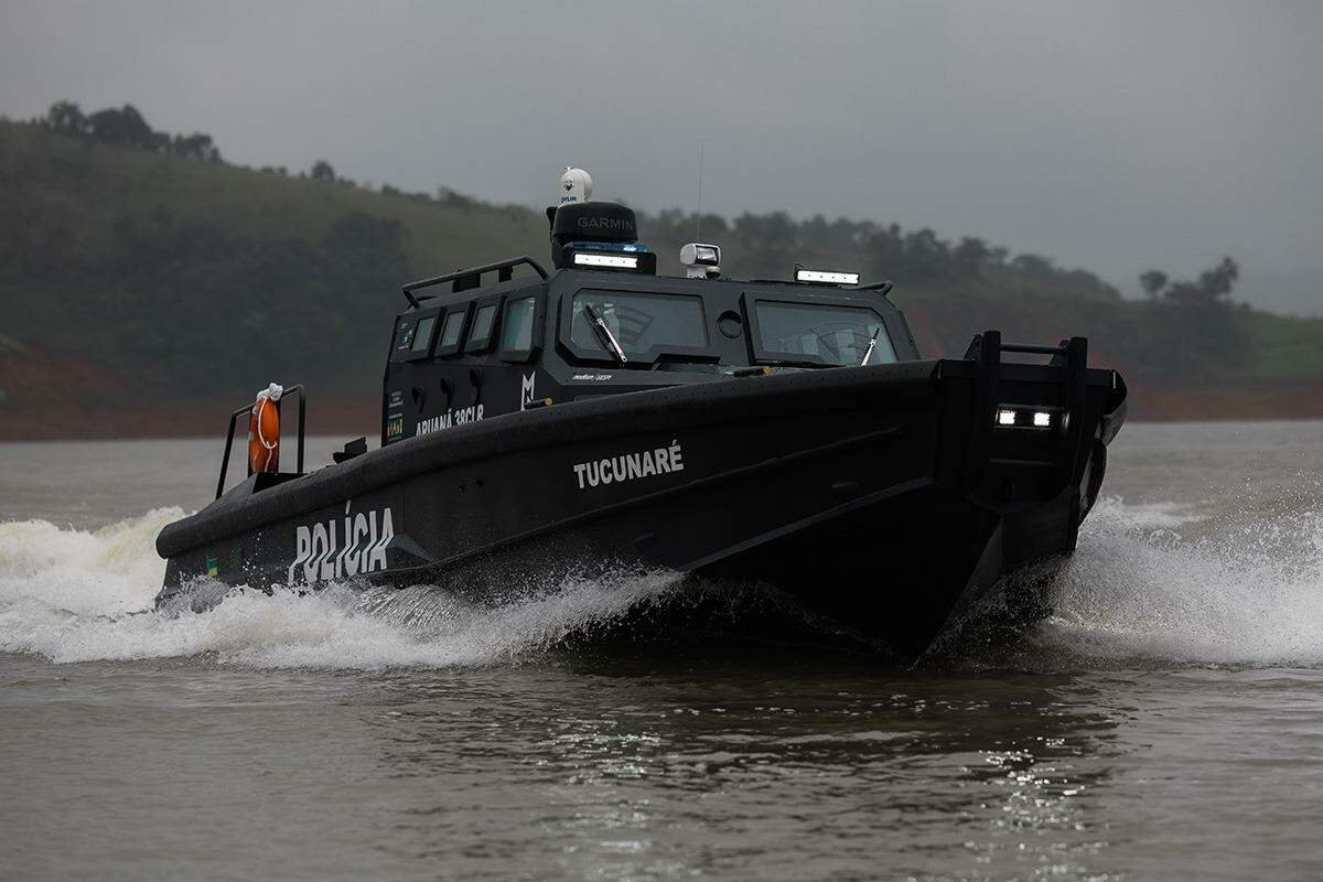 The image shows the model of the new armored patrol boats that will be used for policing operations at the Port of Santos