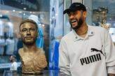 Neymar ganhou homenagem do Santos no Memorial das Conquistas