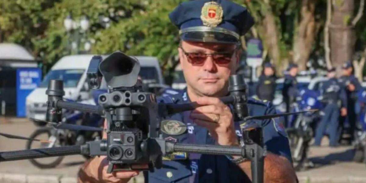 Drones com IA podem seguir pessoas e veículos e dar zoom de até 200 vezes
