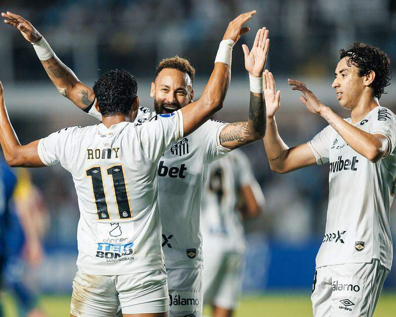 Após passar pelo Universidad Central, o Santos, de Neymar, Bontempo e Rony, pega o Macará, do Equador