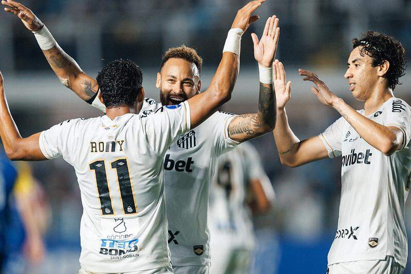Após passar pelo Universidad Central, o Santos, de Neymar, Bontempo e Rony, pega o Macará, do Equador