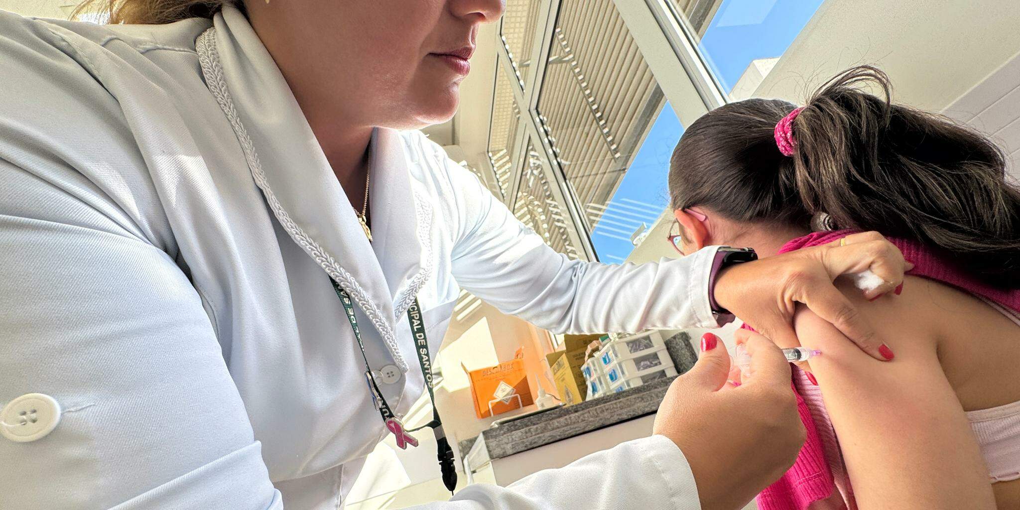 Vacina tríplice viral protege também contra caxumba e rubéola e está disponível em unidades de saúde