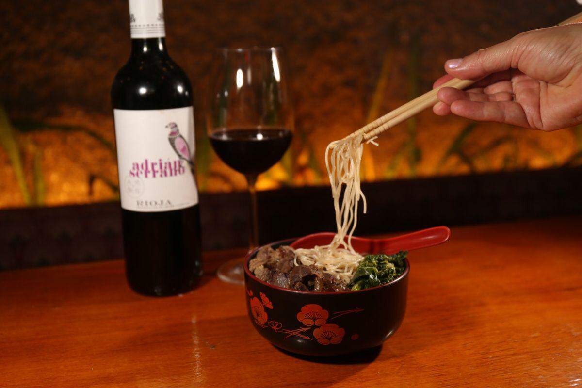 Niu Rou Mian tem inspiração na China e é feito com caldo saboroso