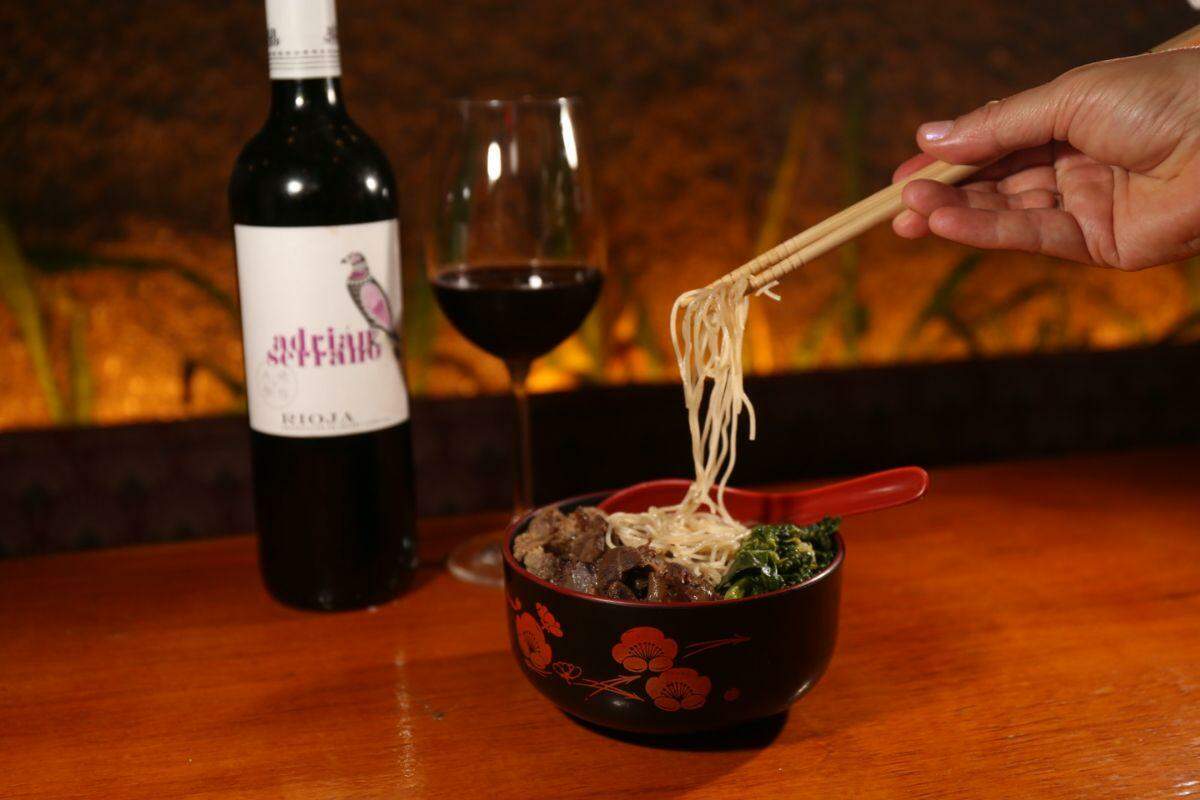 Niu Rou Mian tem inspiração na China e é feito com caldo saboroso
