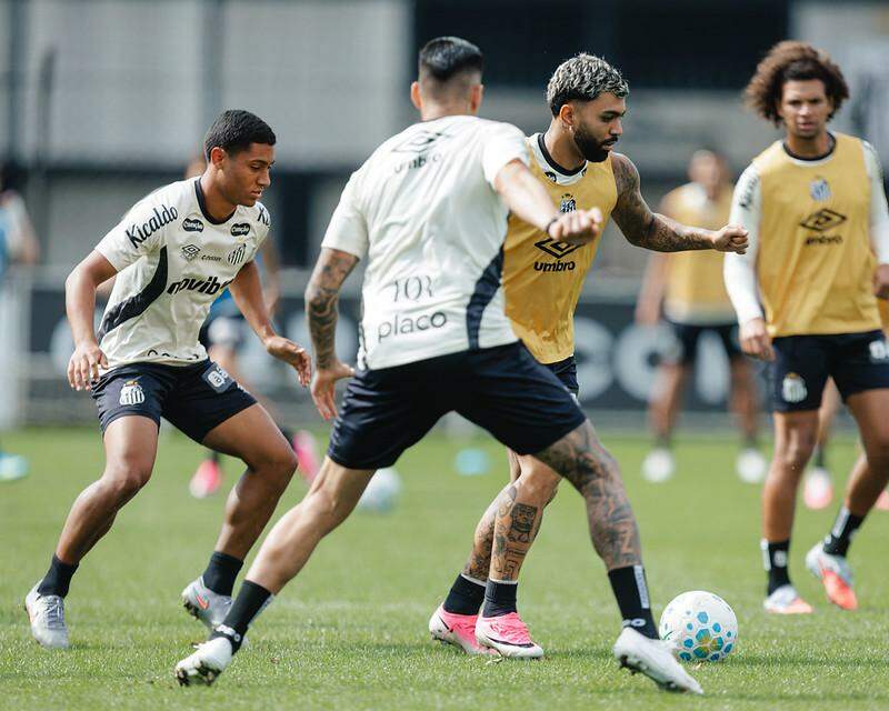 Gabigol não foi bem contra a Universidad Central, mas segue como artilheiro do time no ano, com 15 gols