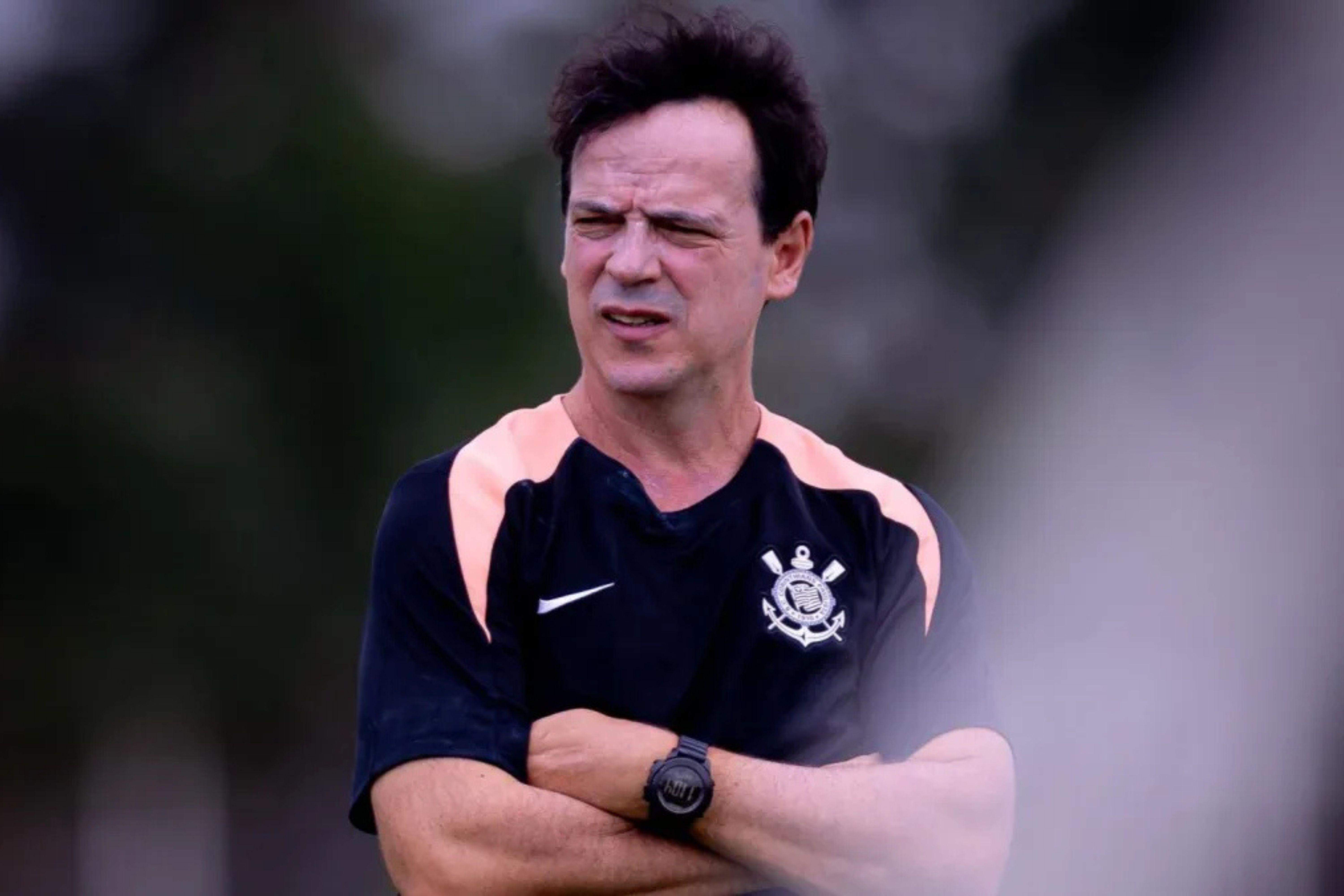 Fernando Diniz, do Corinthians, é denunciado pelo STJD e pode pegar três jogos de suspensão
