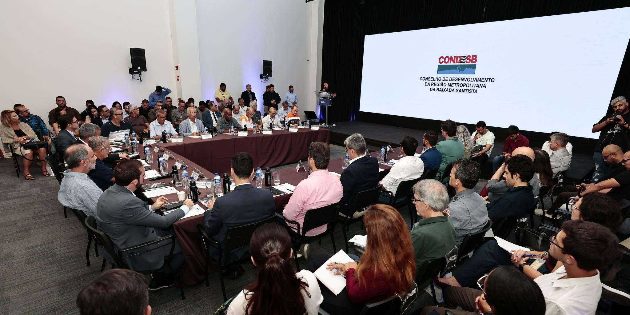 Reunião do Condesb no Grupo Tribuna, este ano: ampliação das ações regionais passa pelo fortalecimento, e não à extinção da Agem