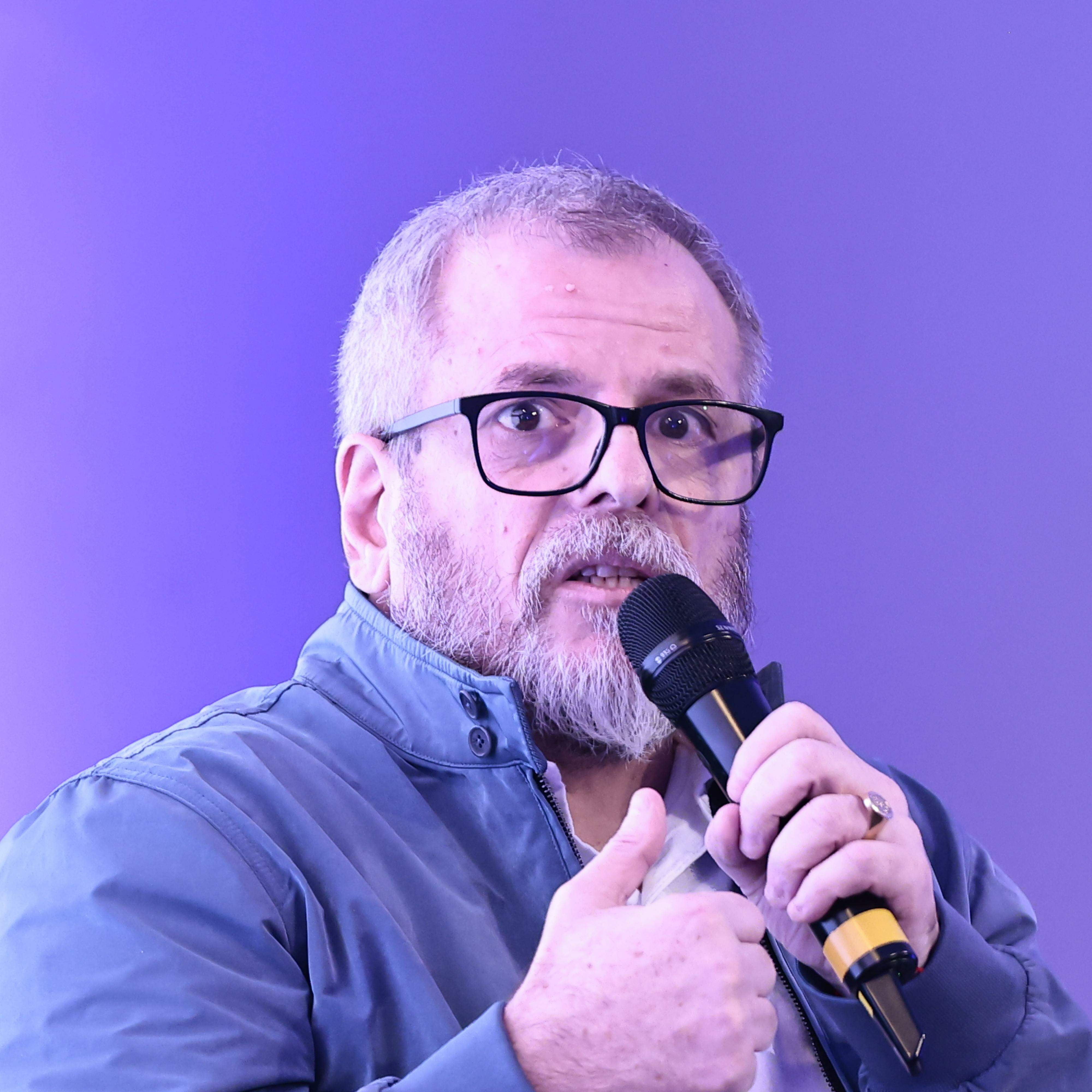 Augusto Capodicasa, diretor do Plano Santa Saúde: “Eu não vi a Agem atuar diretamente para termos uma tarifa metropolitana. Continuamos tendo os ônibus intermunicipais. Não tem muito sentido isso. Essa política precisa ser mais incisiva