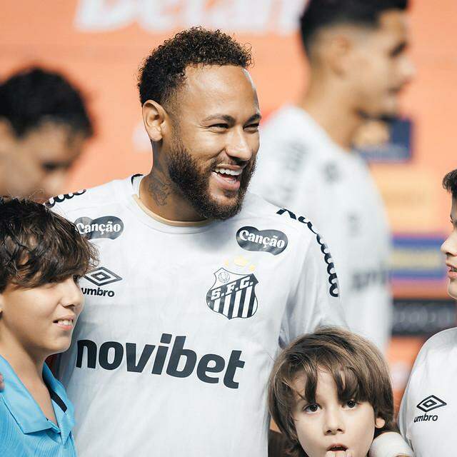 Neymar teve atuação discreta no jogo de ida contra o Remo e não está garantido para a partida de volta em Belém