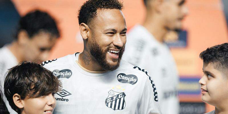 Neymar teve atuação discreta no jogo de ida contra o Remo e não está garantido para a partida de volta em Belém