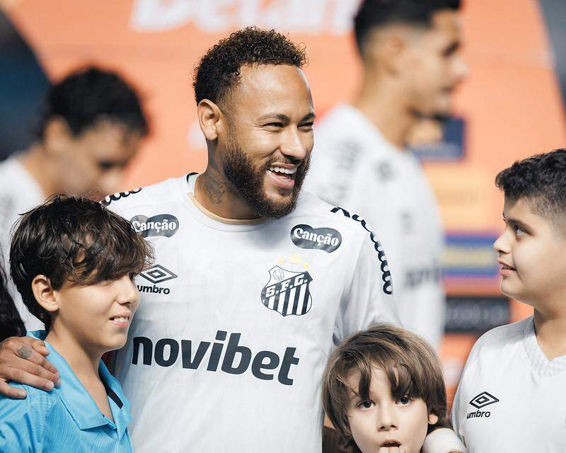 Neymar teve atuação discreta no jogo de ida contra o Remo e não está garantido para a partida de volta em Belém