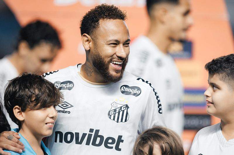 Neymar teve atuação discreta no jogo de ida contra o Remo e não está garantido para a partida de volta em Belém