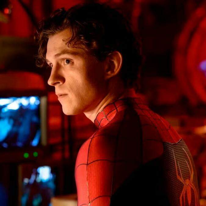 Depois de ser esquecido, graças a uma poção do Doutor Estranho, Peter Parker tenta reconstruir a vida