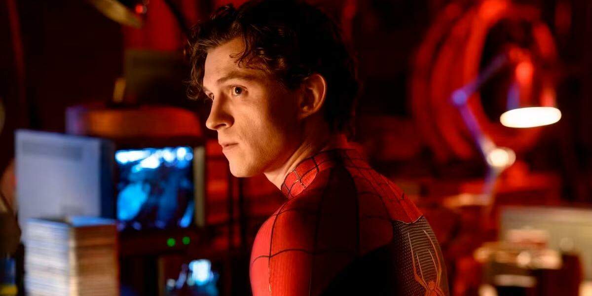 Depois de ser esquecido, graças a uma poção do Doutor Estranho, Peter Parker tenta reconstruir a vida