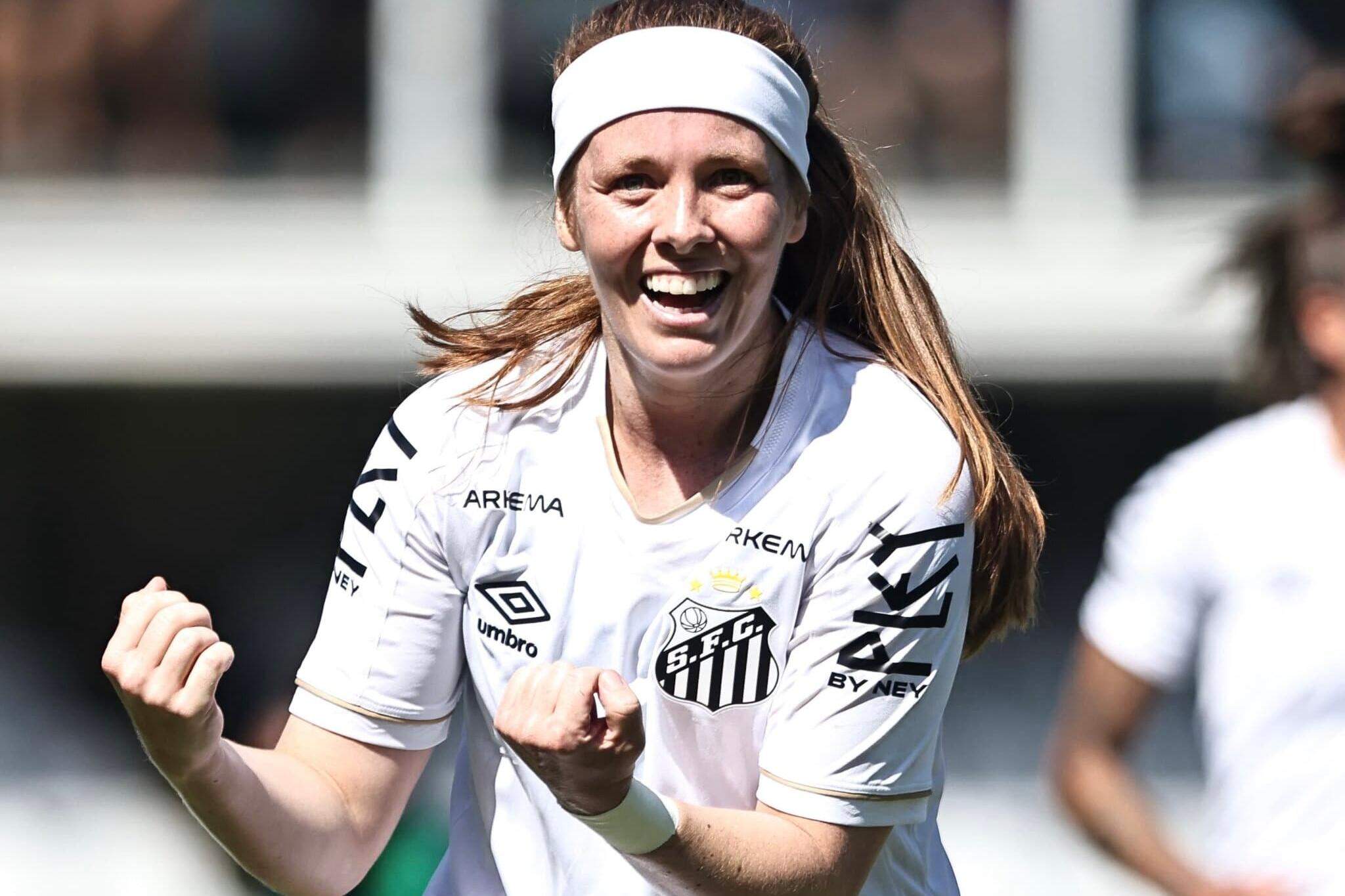 Ketlen comemora o primeiro gol após a volta aos gramados, depois do nascimento do filho, Lucca