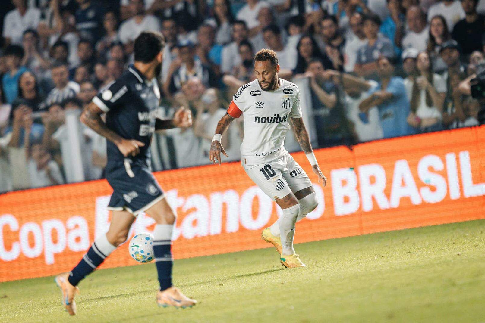 Neymar teve atuação discreta no empate sem gols entre Santos e Remo, no jogo de ida das oitavas da Copa do Brasil