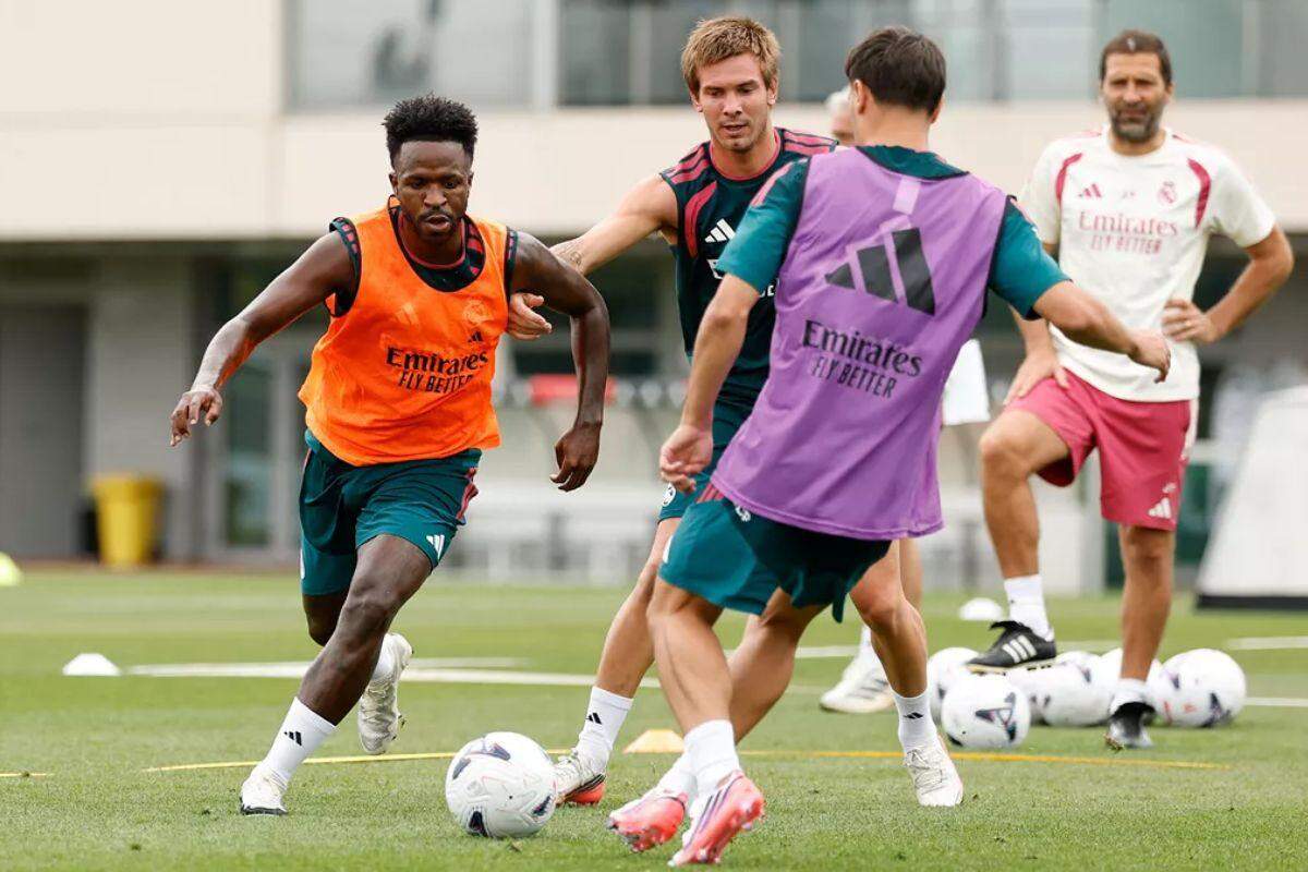 Vini Jr volta a treinar no Real e Arteta lidera missão para ter o astro no Arsenal, diz jornal