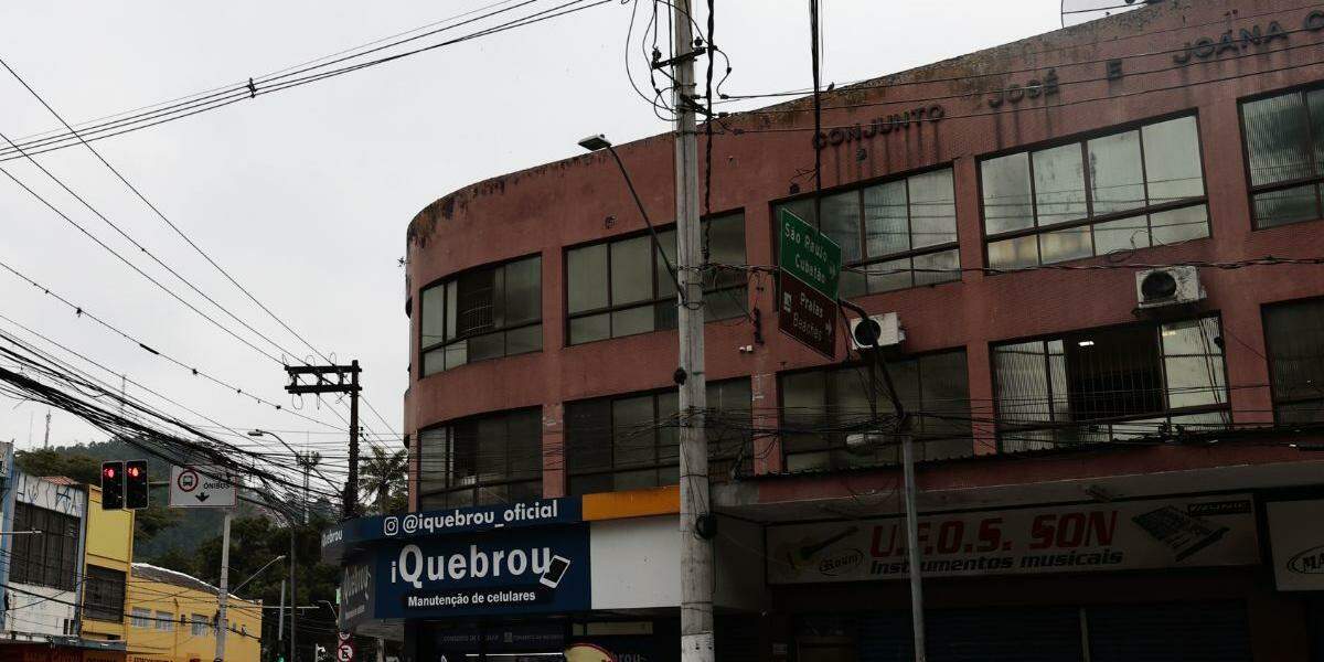Município fez a obra após constatar risco do desabamento da fachada em prédio da Praça Rui Barbosa