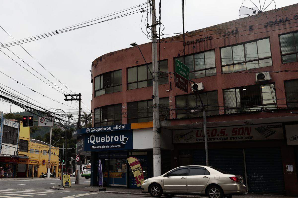 Município fez a obra após constatar risco do desabamento da fachada em prédio da Praça Rui Barbosa