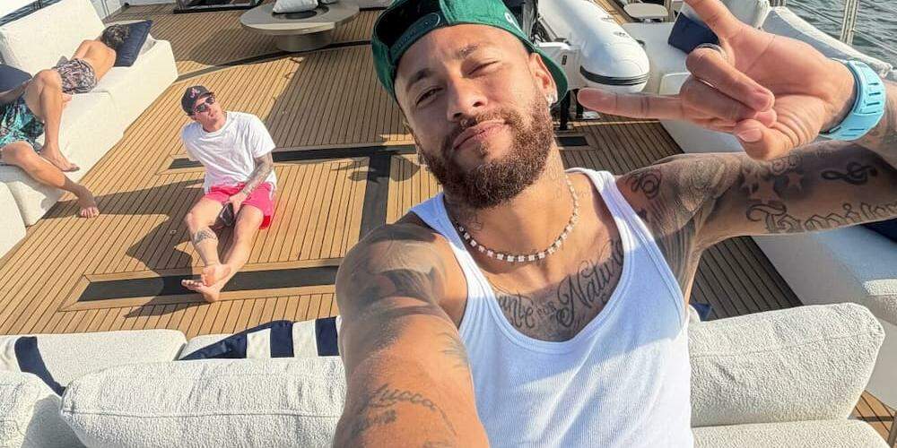 Pivô e alvo de confusão no Mangueirão, Neymar ironizou declaração do presidente do Remo ao ostentar em lancha de luxo
