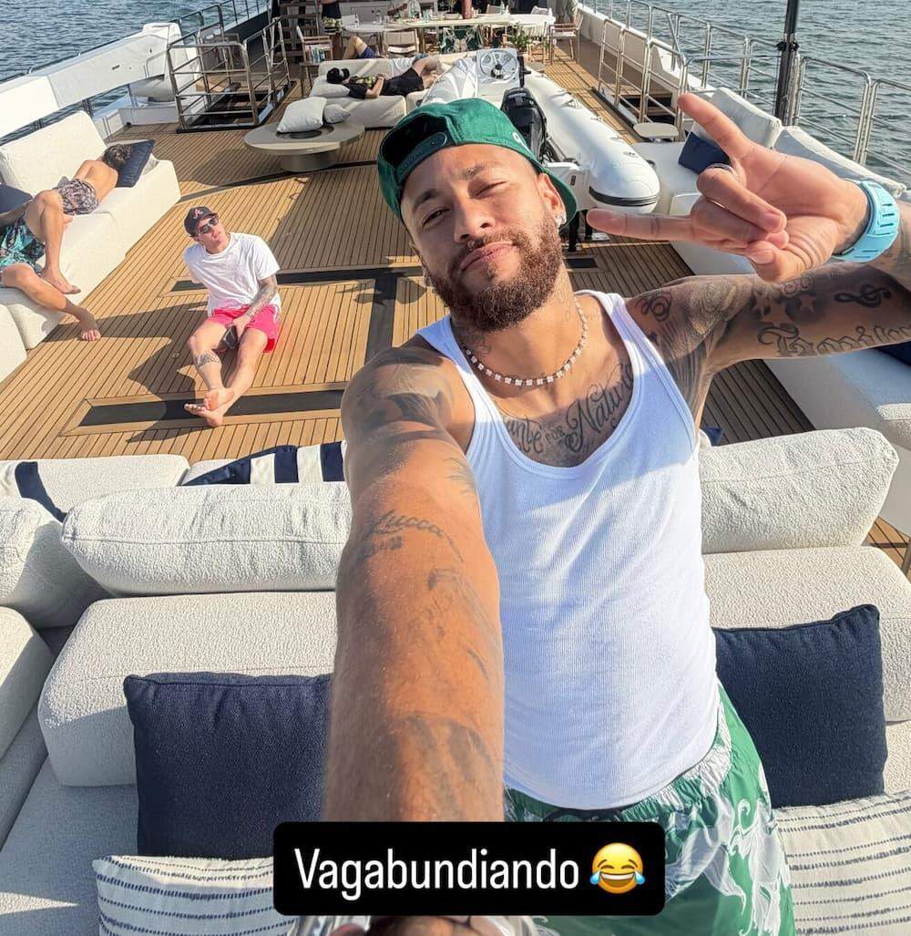 Pivô e alvo de confusão no Mangueirão, Neymar ironizou declaração do presidente do Remo ao ostentar em lancha de luxo