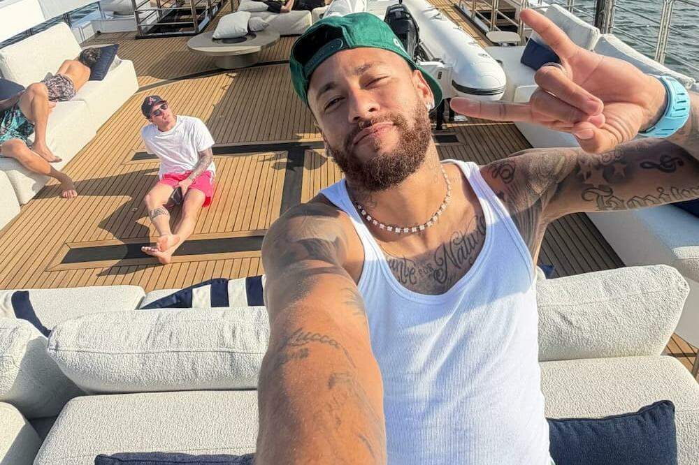 Pivô e alvo de confusão no Mangueirão, Neymar ironizou declaração do presidente do Remo ao ostentar em lancha de luxo