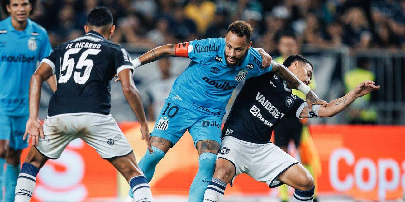 Decisivo na classificação do Santos, Neymar se envolveu em confusão no final da partida contra o Remo