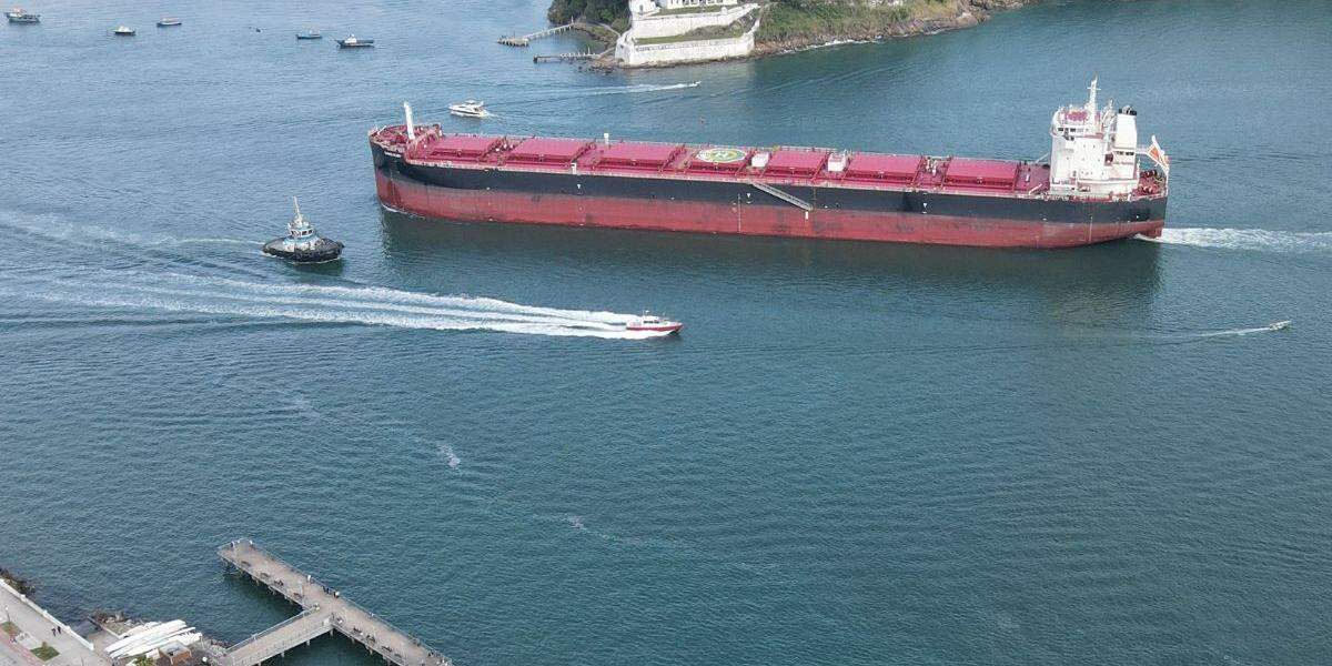 Aprofundamento do canal aquaviário é considerado estratégico pela administração portuária por permitir a operação de embarcações maiores