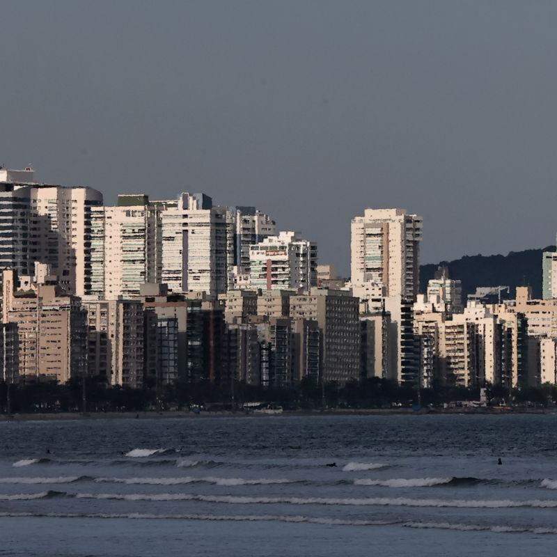Após um dia de calor, órgãos municipais da Baixada Santista estão a postos para eventuais novas...
