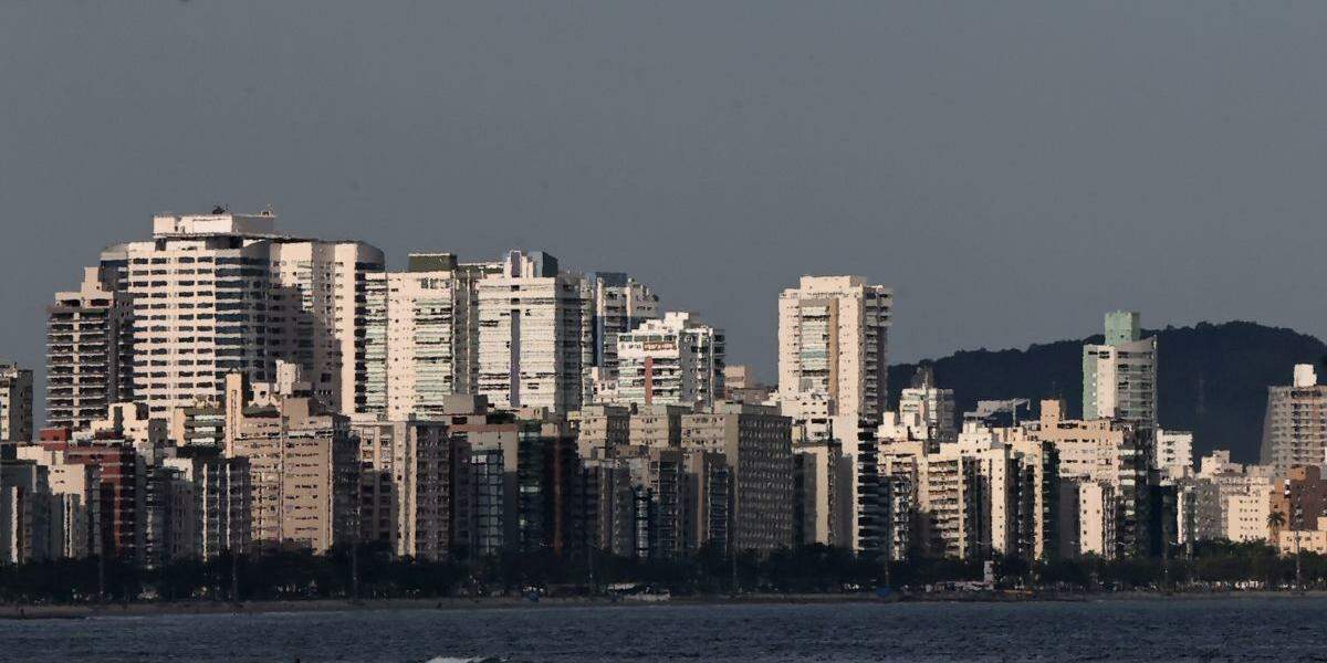Após um dia de calor, órgãos municipais da Baixada Santista estão a postos para eventuais novas...
