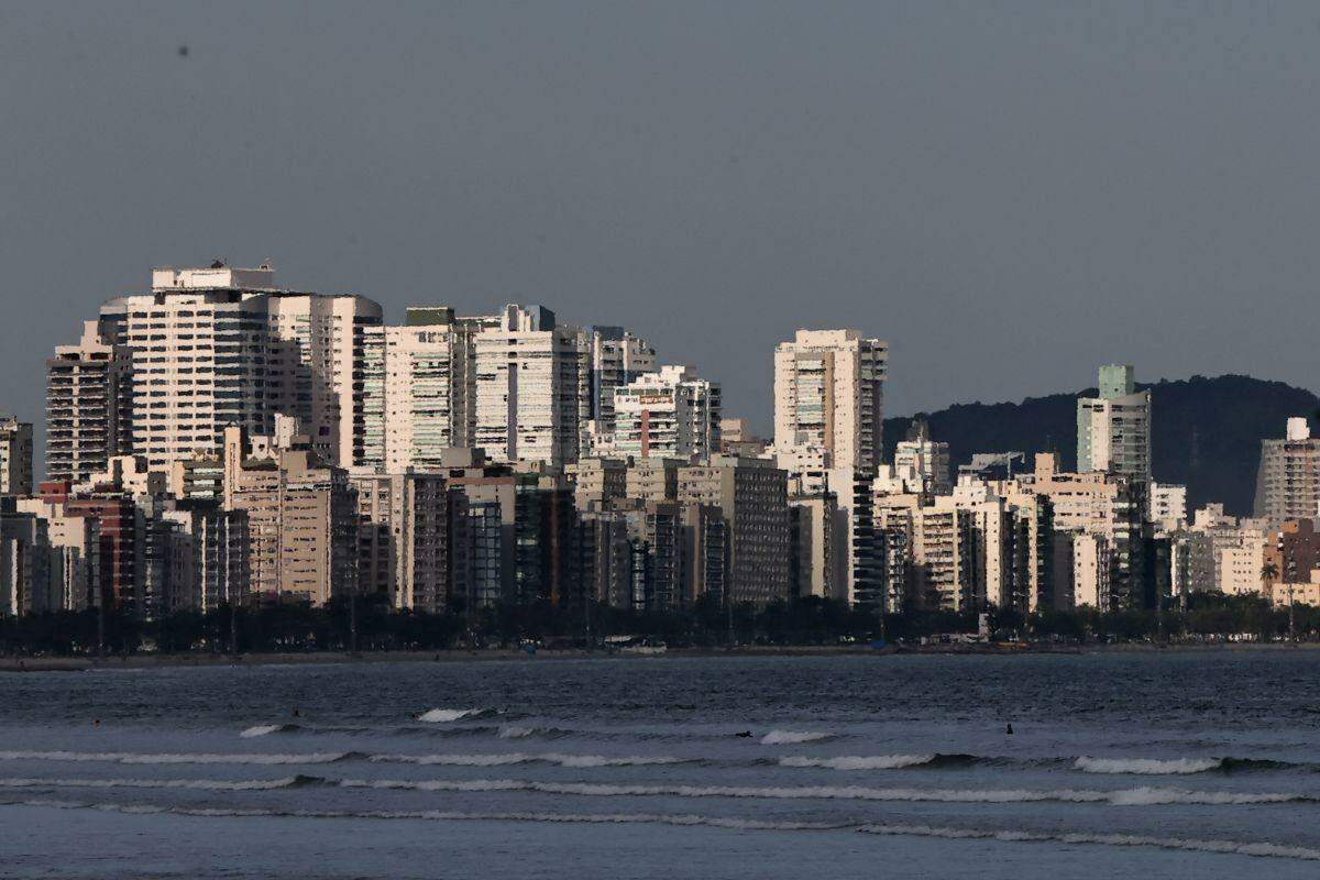 Após um dia de calor, órgãos municipais da Baixada Santista estão a postos para eventuais novas...