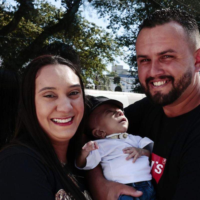 Menino saiu à rua nesta quinta-feira pela primeira vez na vida: alegria e gratidão