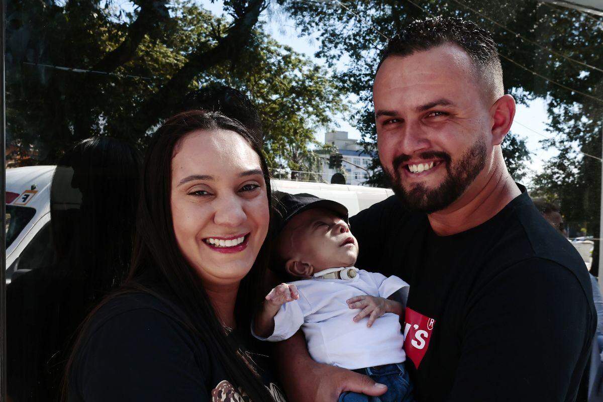 Menino saiu à rua nesta quinta-feira pela primeira vez na vida: alegria e gratidão