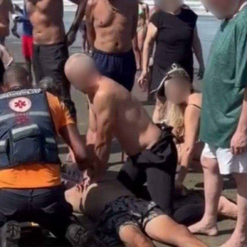 Banhistas tentaram reanimar a vítima antes da chegada dos guarda-vidas, que continuaram os procedimentos. O homem, no entanto, não resistiu