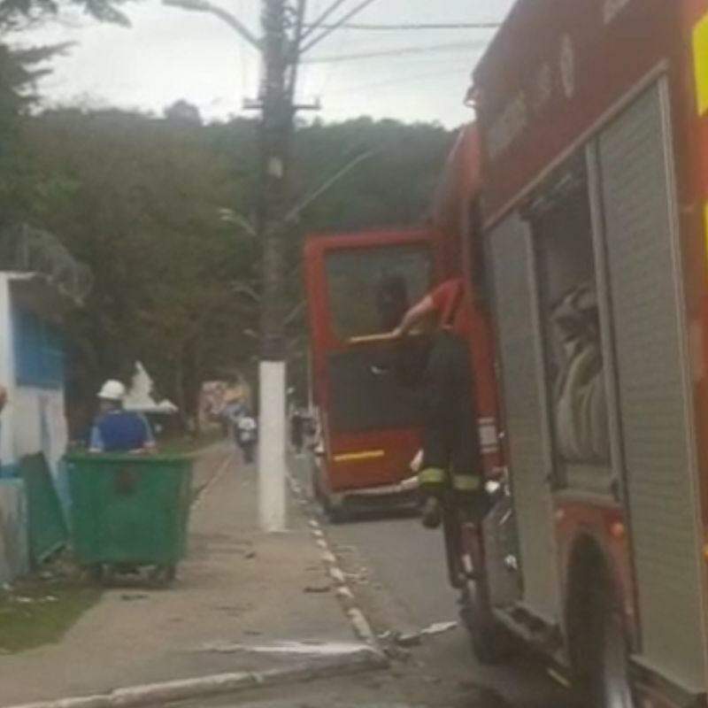 Incêndio atingiu estação elevatória na Avenida Vereador Lydio Martins Corrêa