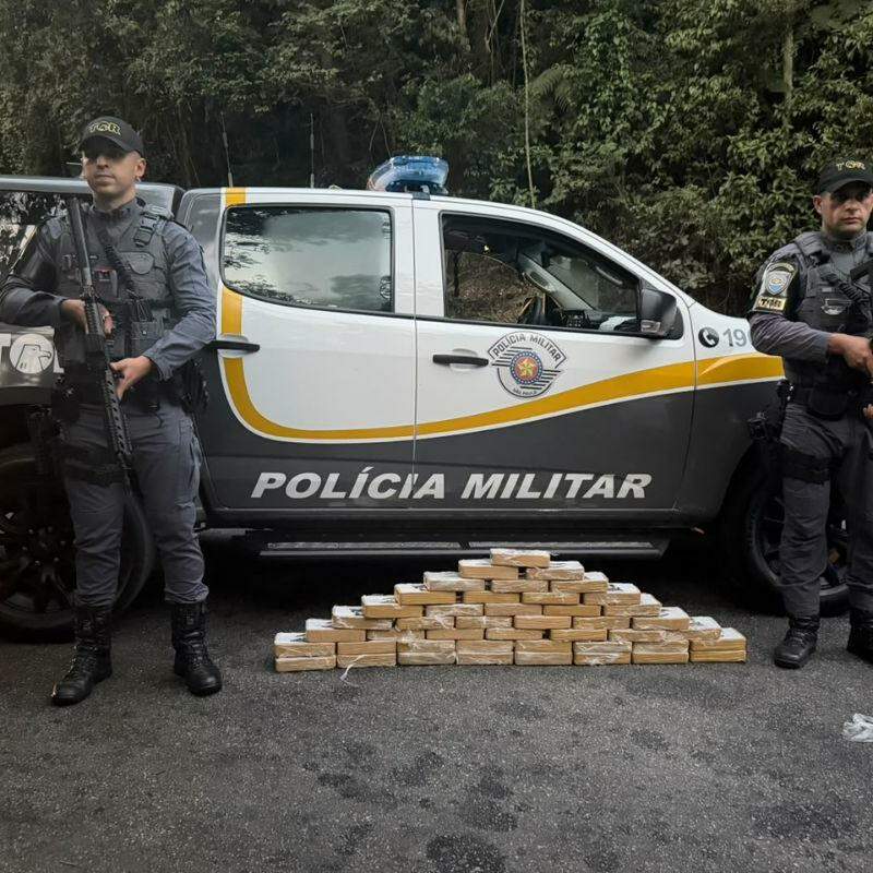 Polícia encontrou drogas no porta-malas de carro