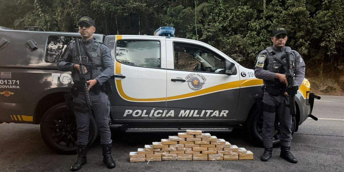 Polícia encontrou drogas no porta-malas de carro