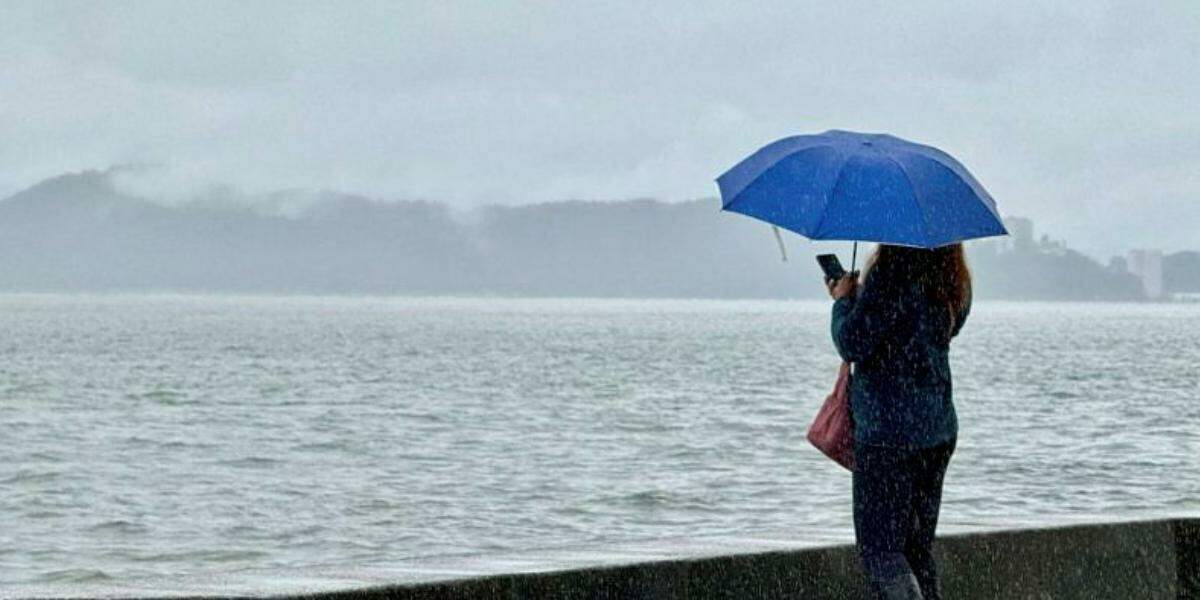 Semana começa chuvosa na Baixada Santista, com efeitos de nova frente fria